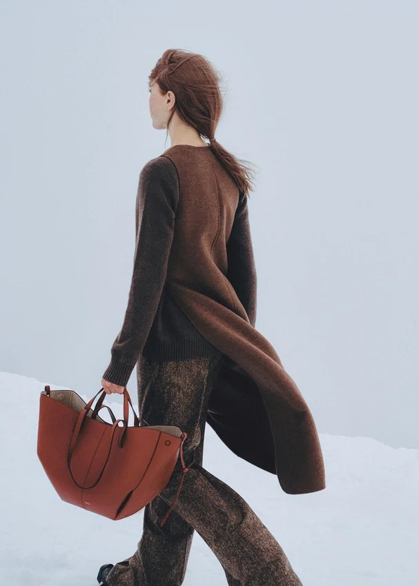Cyme Edition strukturiert in Red Clay