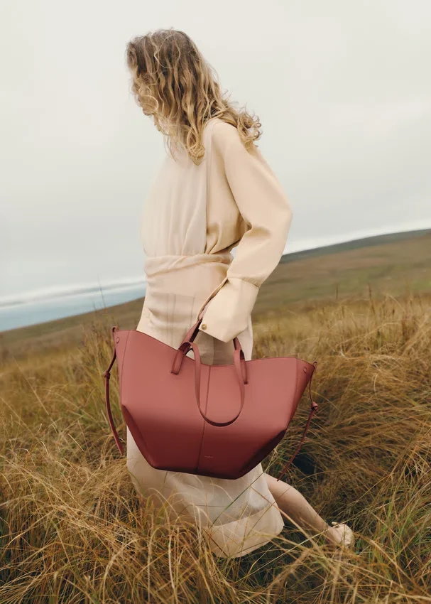 Cyme Edition strukturiert Terracotta
