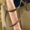 Cyme Tote Edition, strukturiert, rauchiges Olivgrün