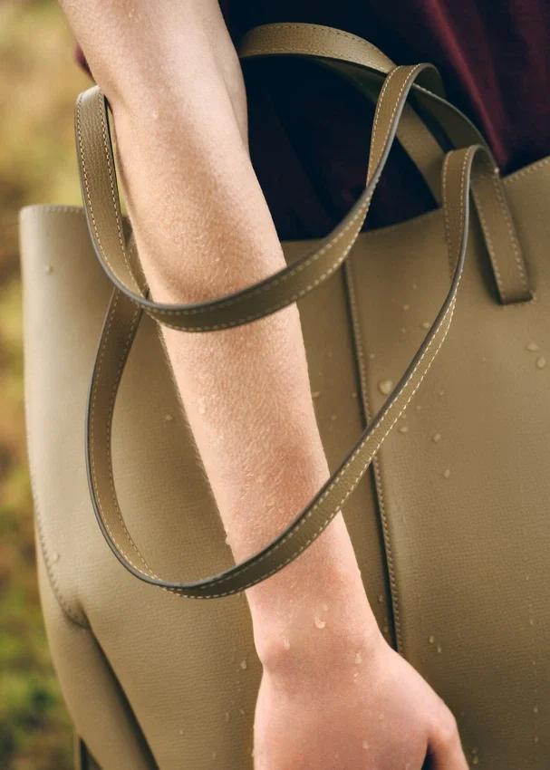 Cyme Tote Edition, strukturiert, rauchiges Olivgrün