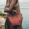 Cyme Tote Nano Edition, strukturiertes Terrakotta