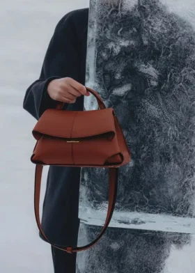 Mokki Mini-Edition strukturiert in rotem Ton