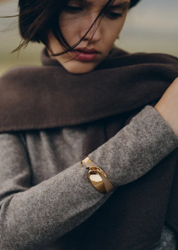 Éole-Armreif-Edition in Taupe-Leder