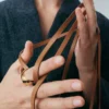 Ormé-Ring Edition, vergoldet mit Kamelleder